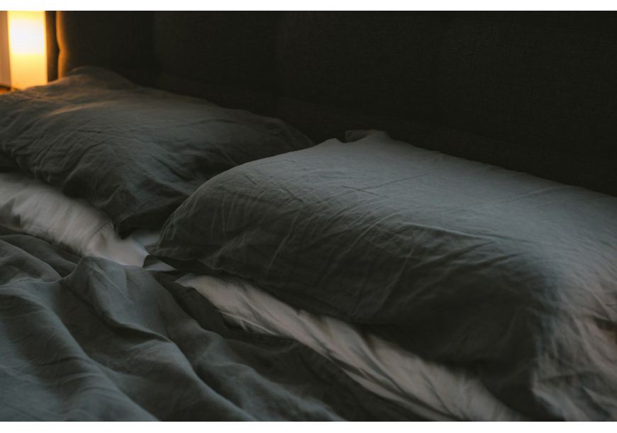 Pościel lniana vs. bawełniana - co lepiej sprawdzi się latem?