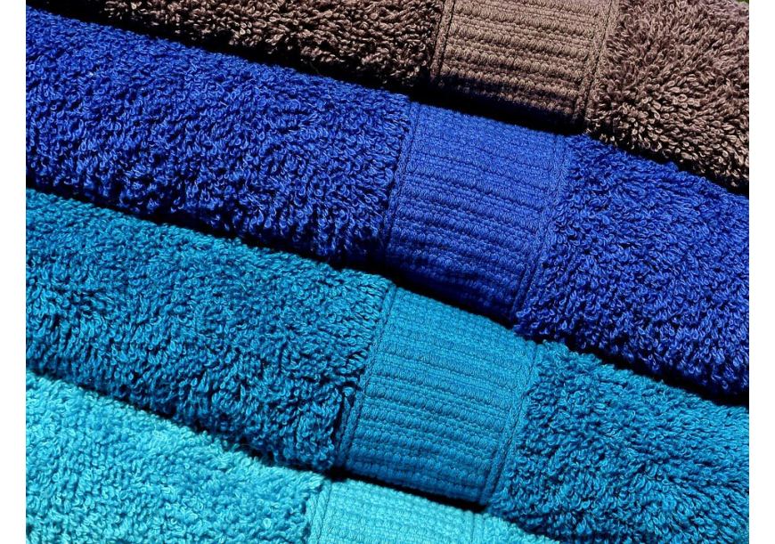 Dlaczego ręczniki nie chłoną wody? Radzimy jak to zmienić