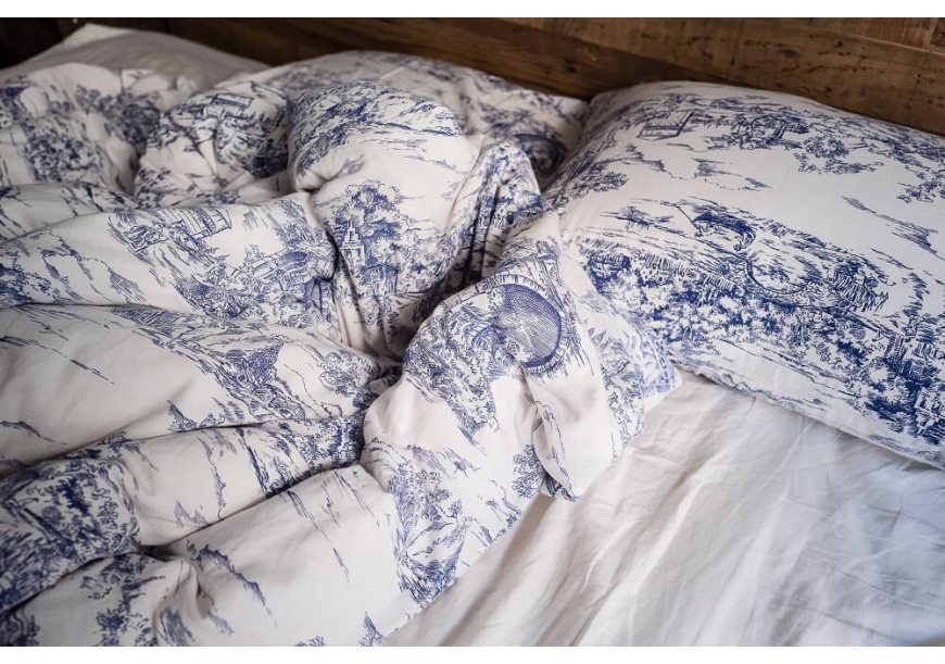 Modna pościel 2021. Jakie wzory i kolory są teraz modne?