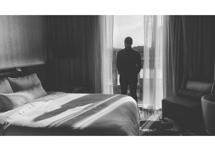 Jaka pościel pasuje do szarej sypialni? Poznaj nasze propozycje